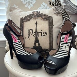 Betsey Johnson “BELEE” Black Heels